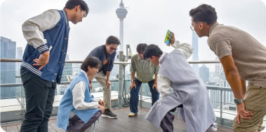 Students experiencing Korean culture