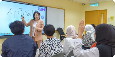 Lecture taught by a Hanyang University professor